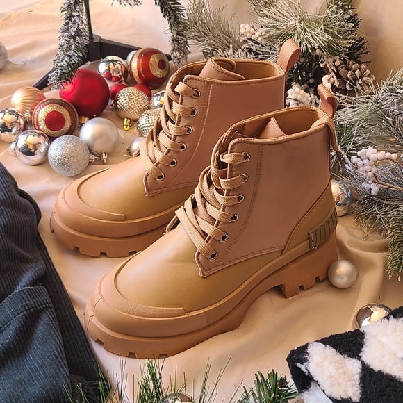 🆕️The Mika// CHUNKY LUG SOLE BOOT - Picture 3 of 7